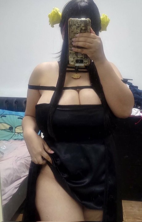 Laura Pyon pretty star pictures