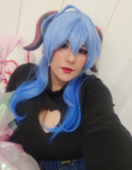 Laura Pyon star sexy photos