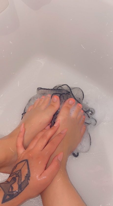 honeygold naked model galleries