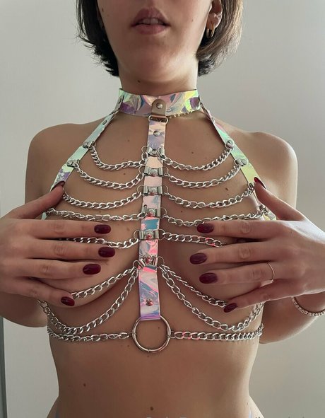 larajuice star exclusive images