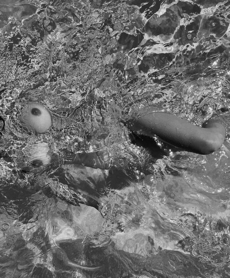 Venosere actress photos