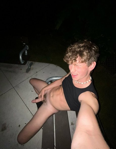 connor4woods model naked gallery