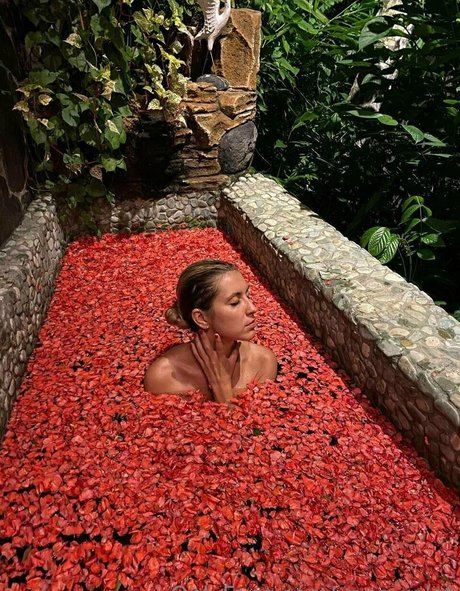 yanaviolet pornstar art archive