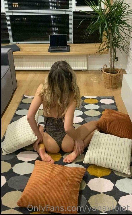 yanaviolet model images