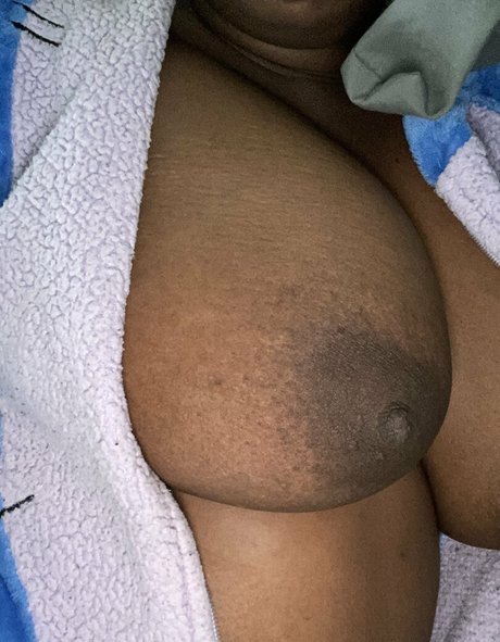 ThatChocoBxtch erotic pornstar pics