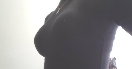 gothravemom model nude images