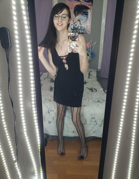 gothravemom model beautiful img