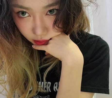 Bubbly live hot pornstar pic