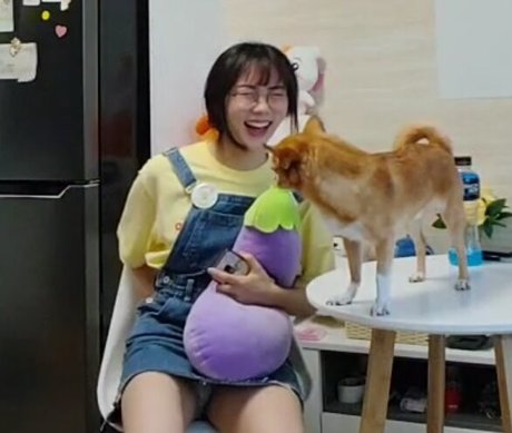 Bubbly live model hot images