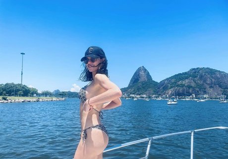 Alinne Moraes nudes pornstar pictures