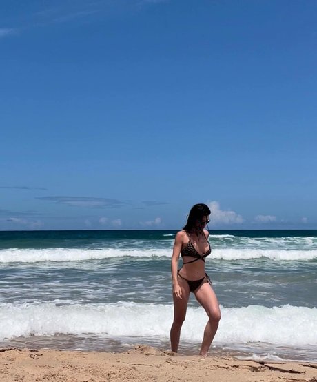 Alinne Moraes sexy actress galleries