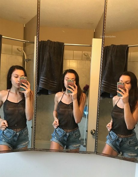 RadiantJules model pornographic photo