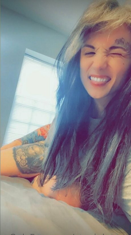 venus blue hot model image