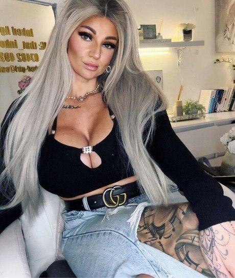 Siobhan Ward pornstar perfect photos