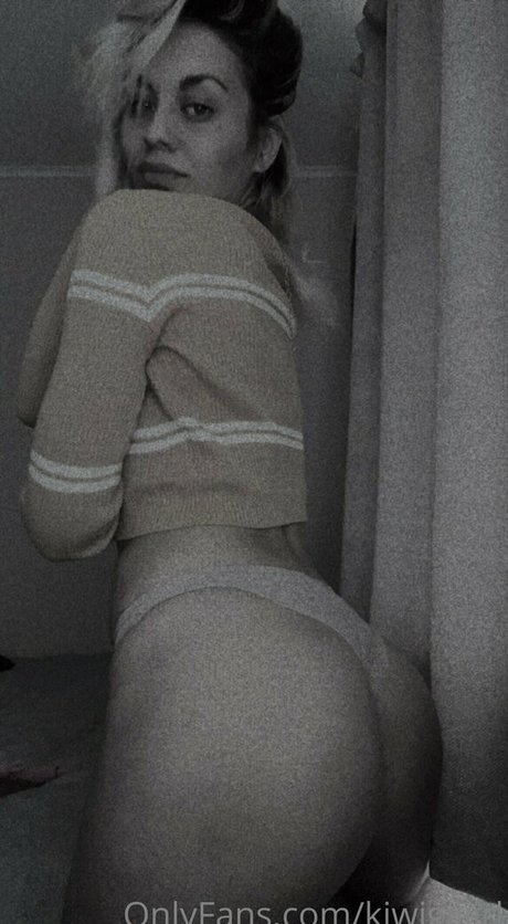 kiwigiiiirl adult model img