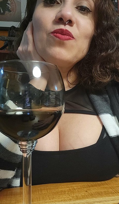 Ira Croft sexy actress pics