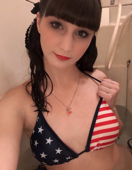 Schyler Reighn model top archive