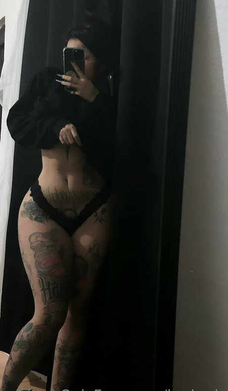 bad grl_ naked actress pictures