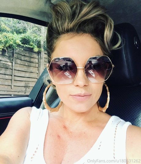 britishbethany pretty model img