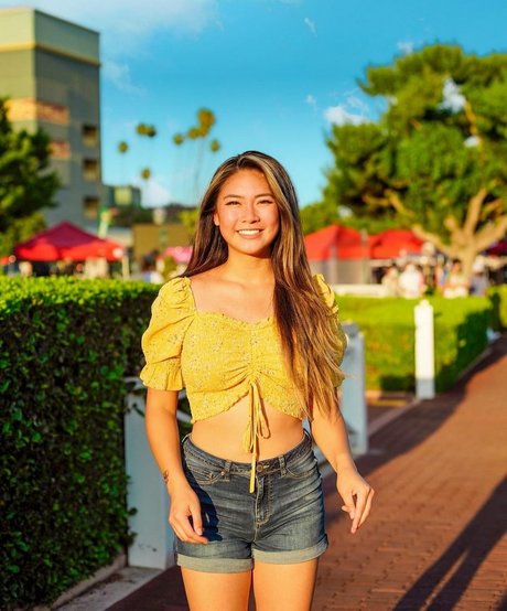 Vivian Yu pornographic actress photo