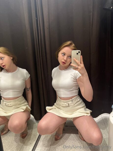 Tiny Kinyy model hd photos