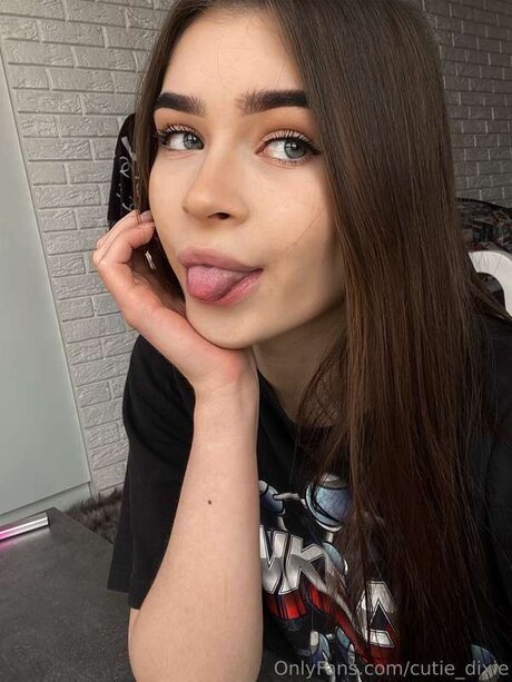 Cutie Dixie pornstar pretty pic