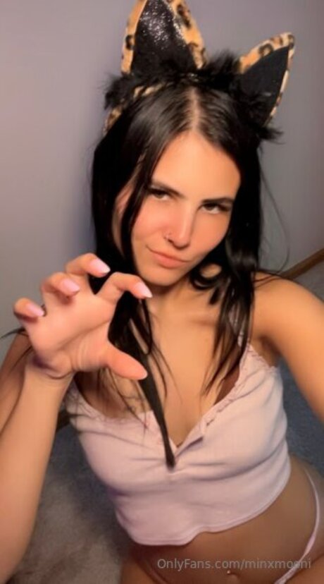 Minxmooni model erotic pics