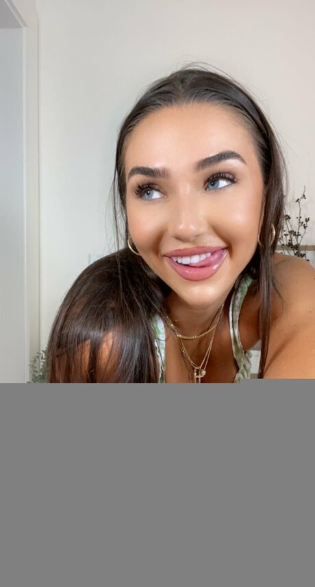 Oliviaj4 beautiful model images