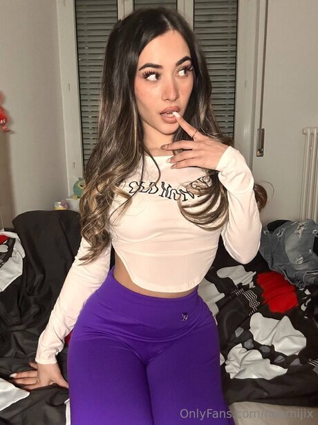 Noemijix nude model photos