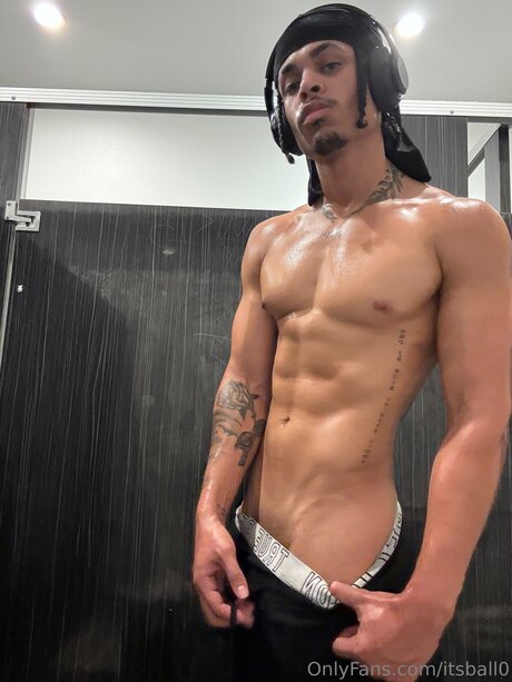 Itsball0 model erotic picture