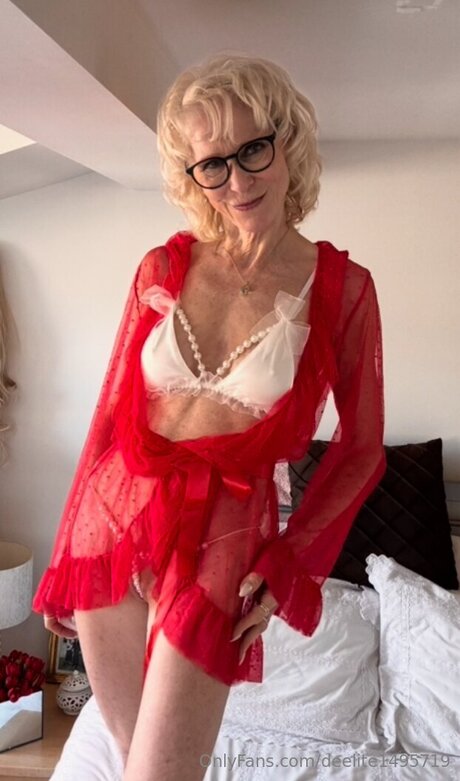 Deelite1495719 star naked image