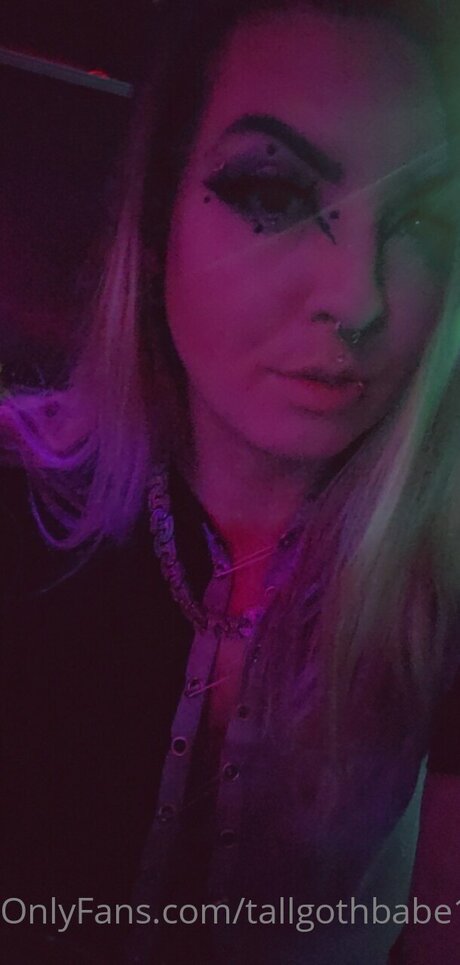 Tallgothbabe14 nice model pic