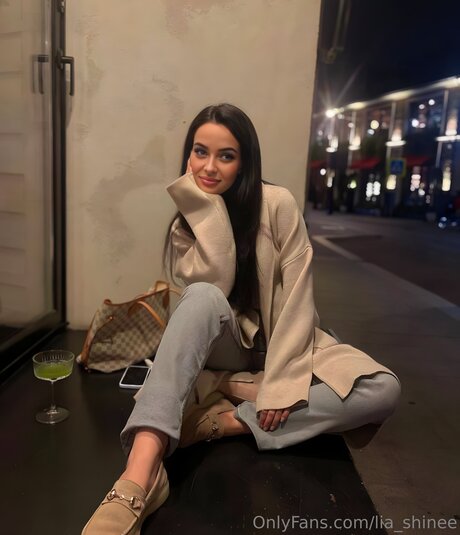 Shine Lia pornstar exclusive pic