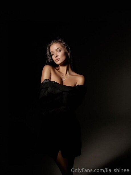 Shine Lia sex pornstar gallery