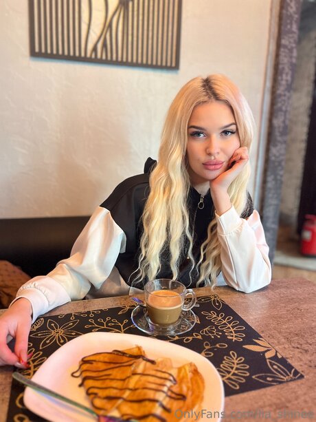 Shine Lia beautiful pornstar pictures