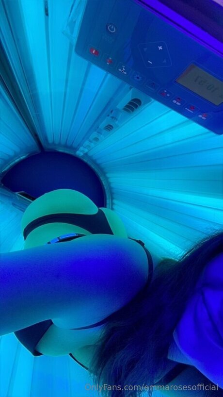 Emmarosesofficial erotic model picture