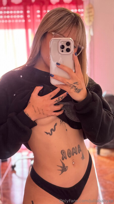 Juliababyxx erotic actress photos