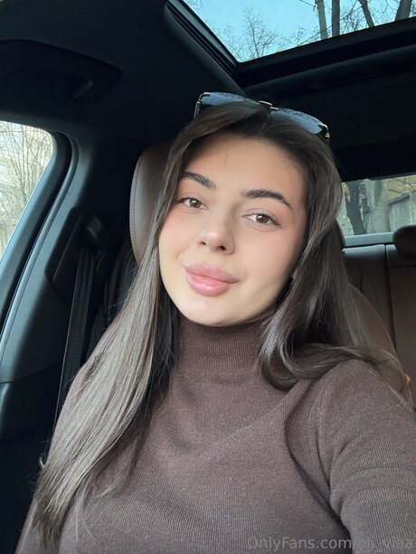 Oli Viaa model pretty pictures