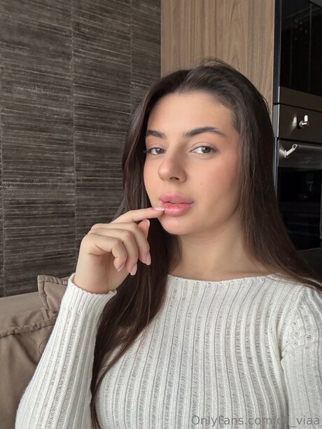 Oli Viaa model sex photo