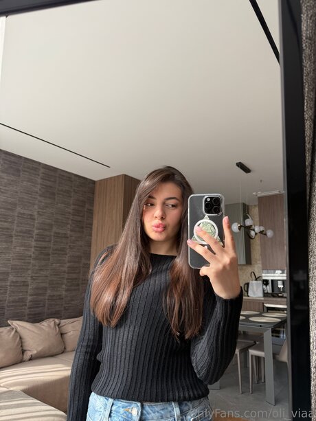 Oli Viaa sexy model pic