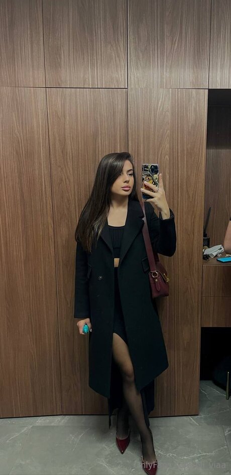 Oli Viaa model images