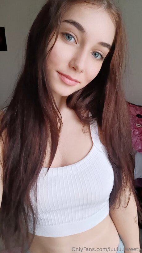 Luulu Sweety nude pornstar pic