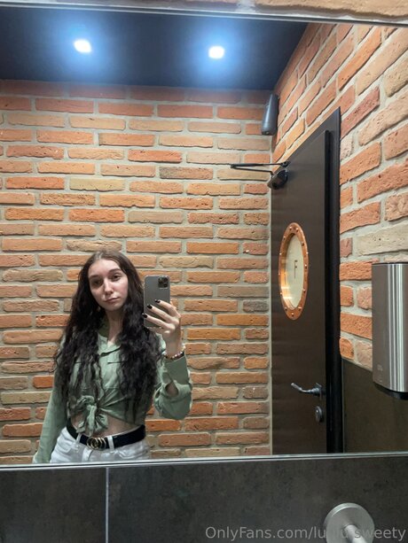 Luulu Sweety model erotic galleries