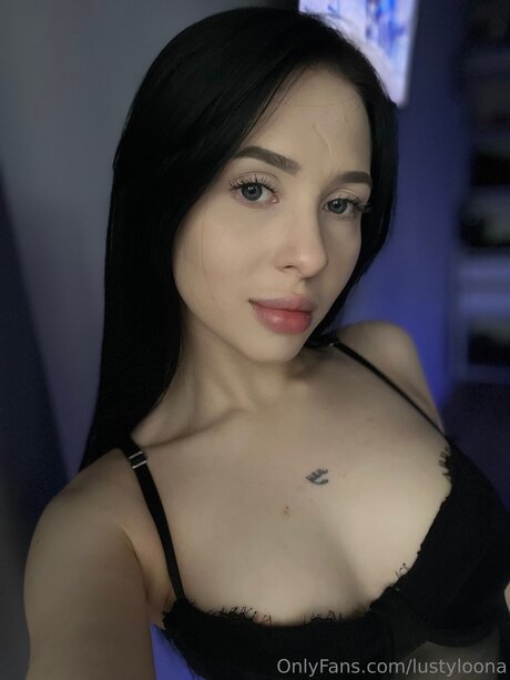 Lustyloona star naked pic