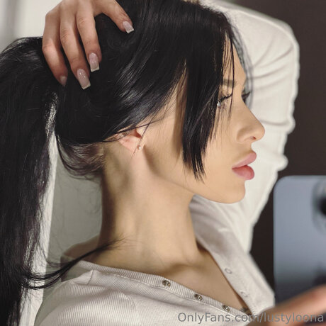 Lustyloona model hd pictures