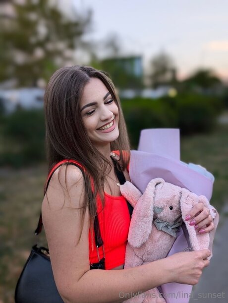 Lina Sunset nude model pics