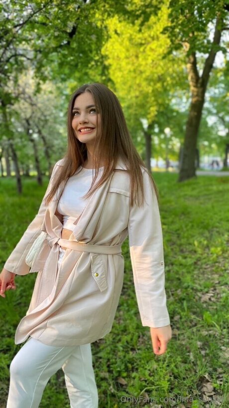 Lina Sunset hd model images