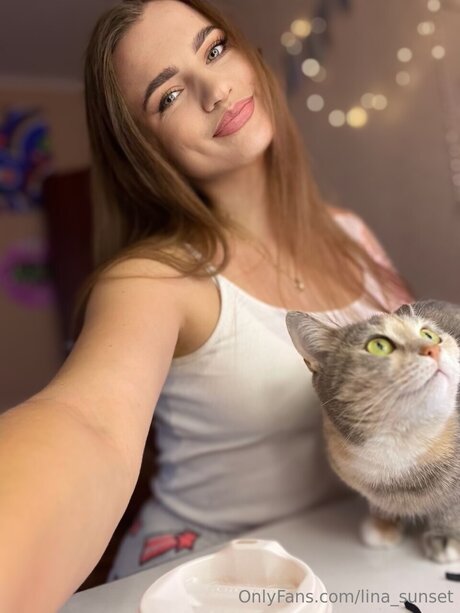 Lina Sunset erotic pornstar pics