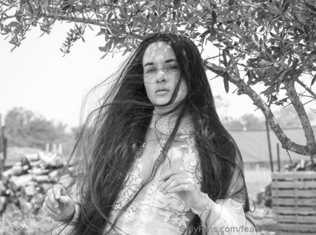 Featuringcreature star sexy pics