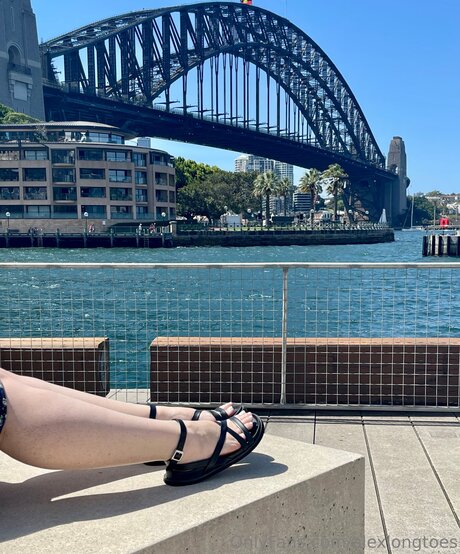 Alexlongtoes art actress image